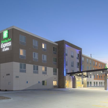 Holiday Inn Express & Suites Lincoln I - 80 By Ihg Екстериор снимка