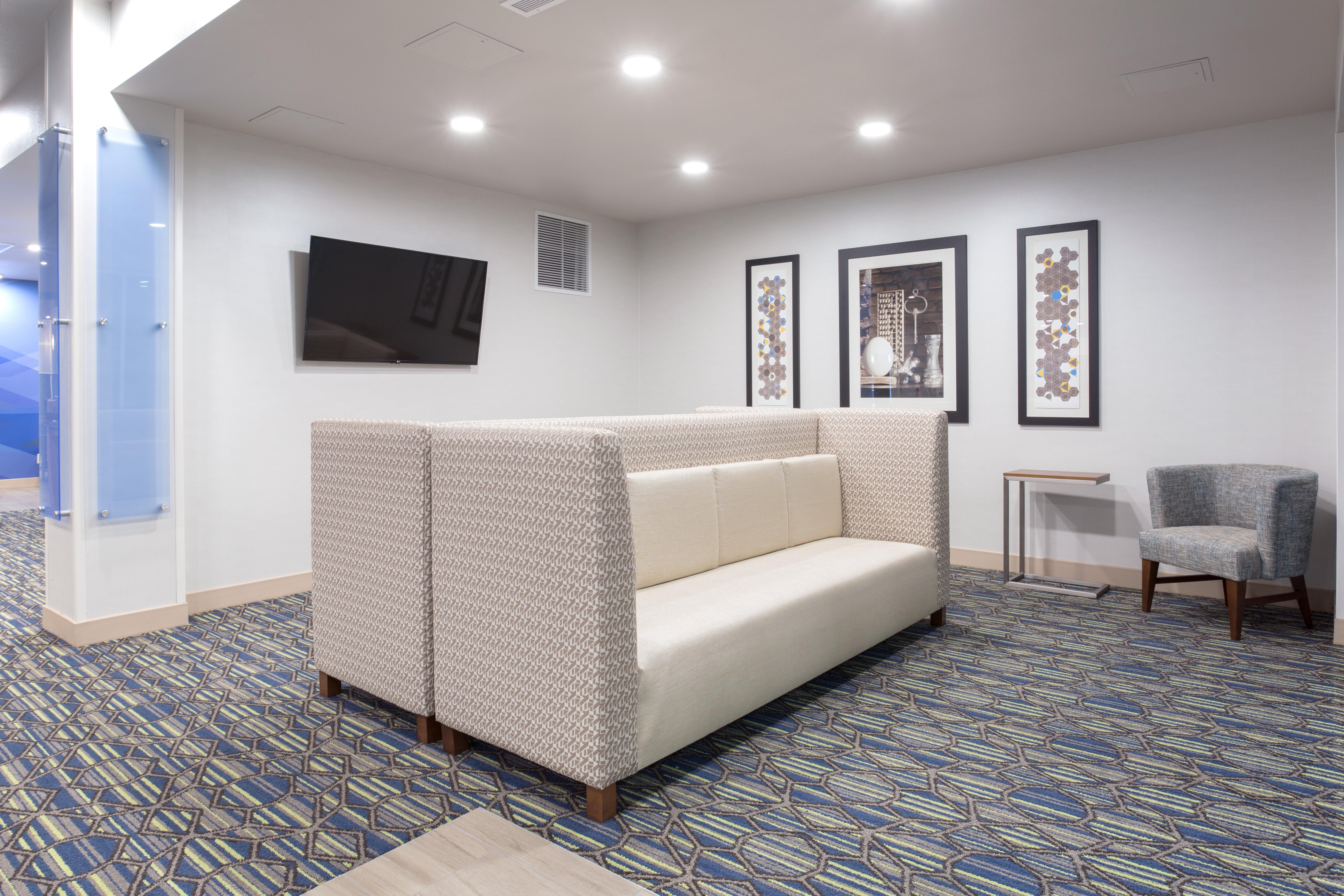 Holiday Inn Express & Suites Lincoln I - 80 By Ihg Екстериор снимка