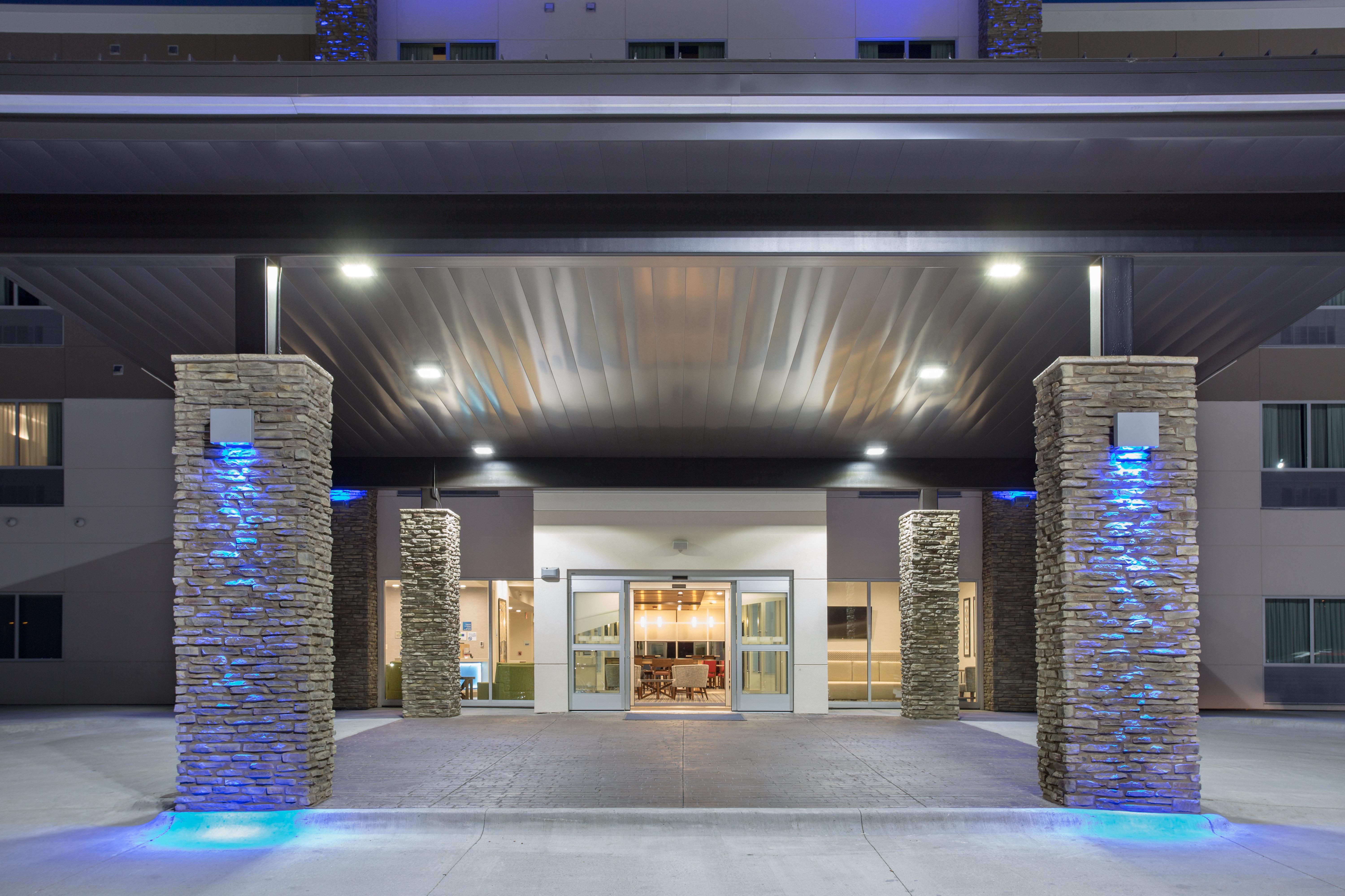 Holiday Inn Express & Suites Lincoln I - 80 By Ihg Екстериор снимка