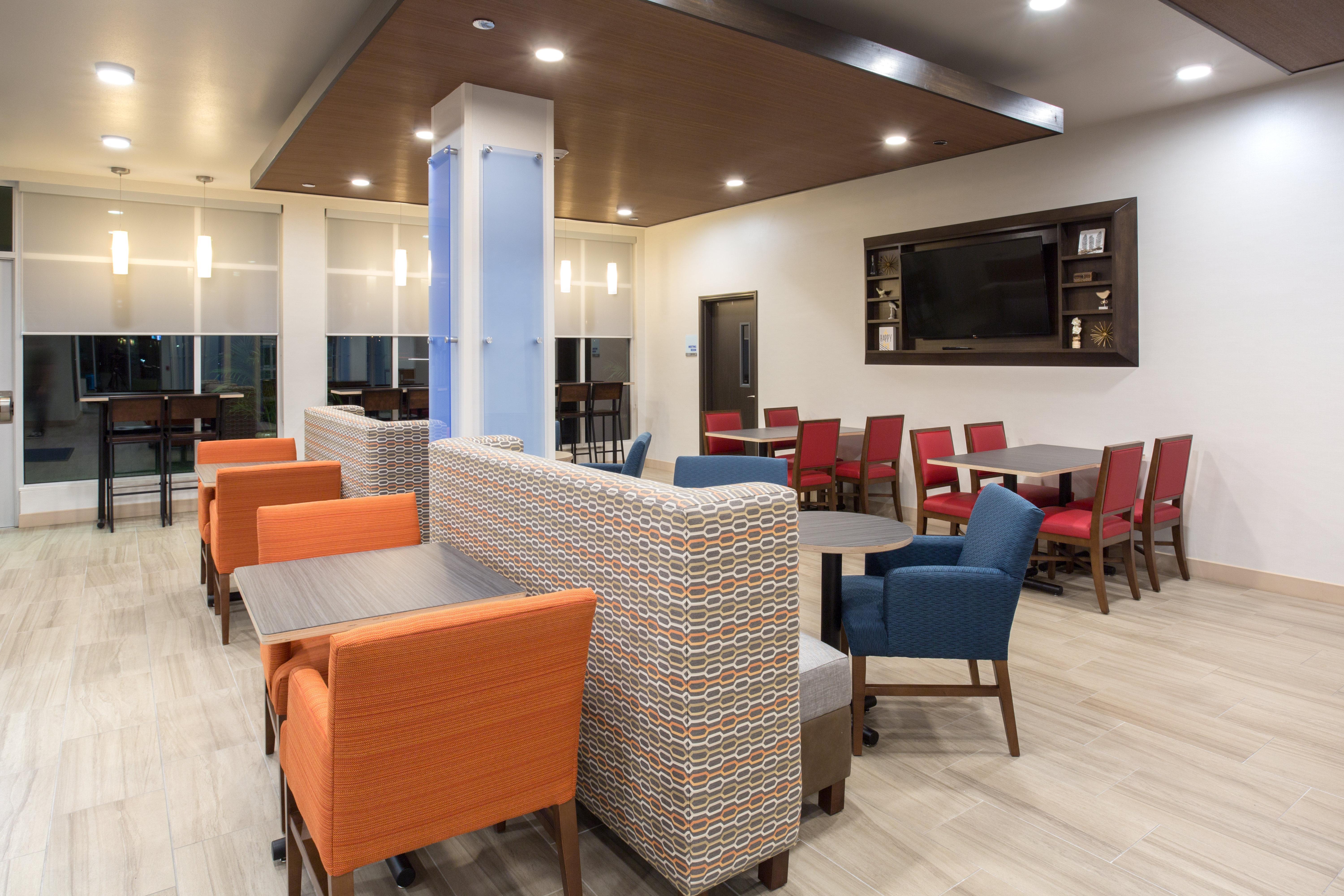 Holiday Inn Express & Suites Lincoln I - 80 By Ihg Екстериор снимка